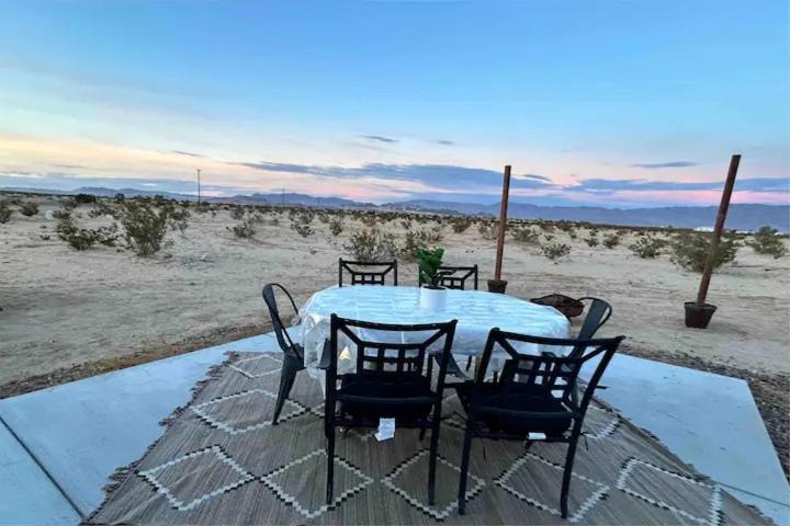 Serene Modern Home Backdoor With Great Wifi, Games, Movies, Patio Seating And Bbq Easy Access To North Joshua Tree National Park In 10 Minutes Туентінайн-Палмс Екстер'єр фото